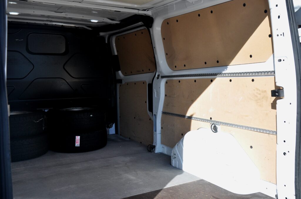 Ford Transit Custom L2H1 Furgon - 2018 - Levis Automobile