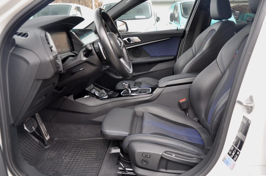 BMW M135i xDrive Automatic - 2019 - Levis Automobile