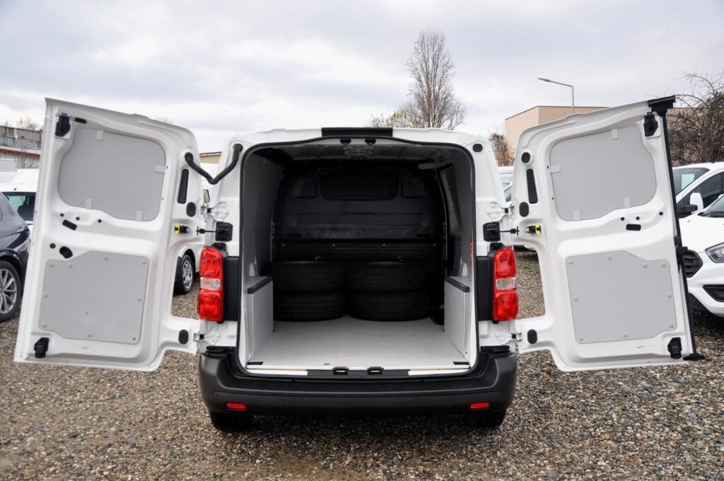 Opel Vivaro Van 3 Locuri - 2021 - Levis Automobile