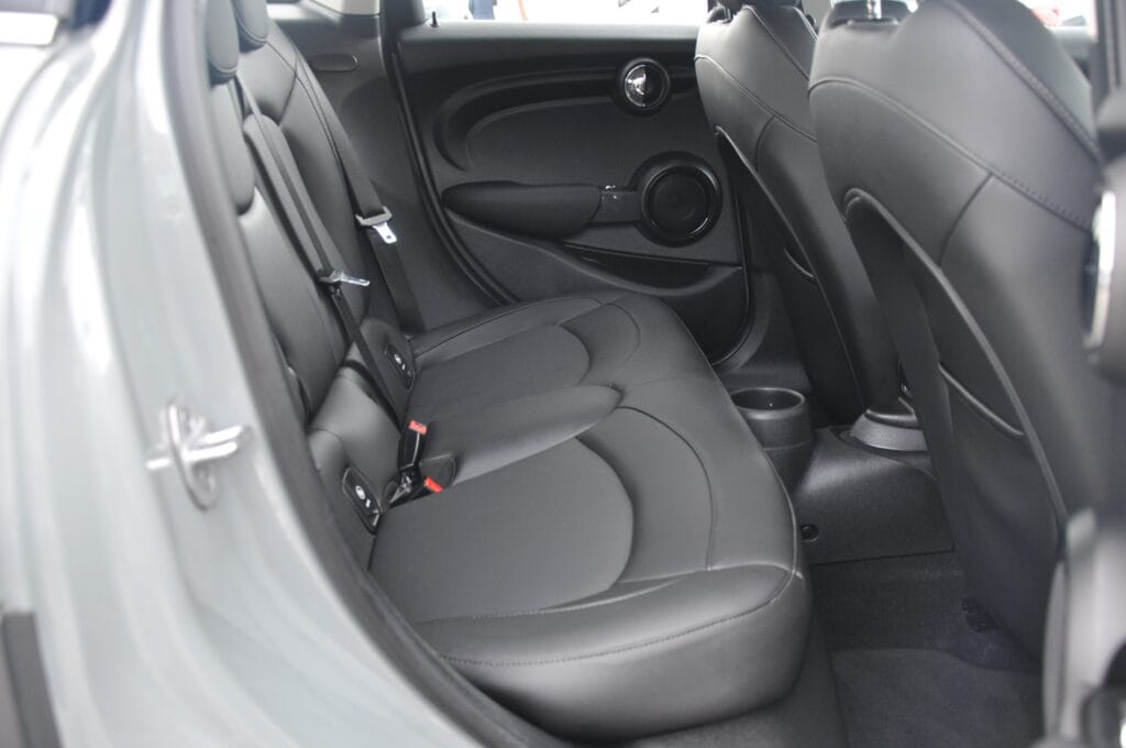 Mini Cooper Automatic 5 Locuri - 2020 - Levis Automobile