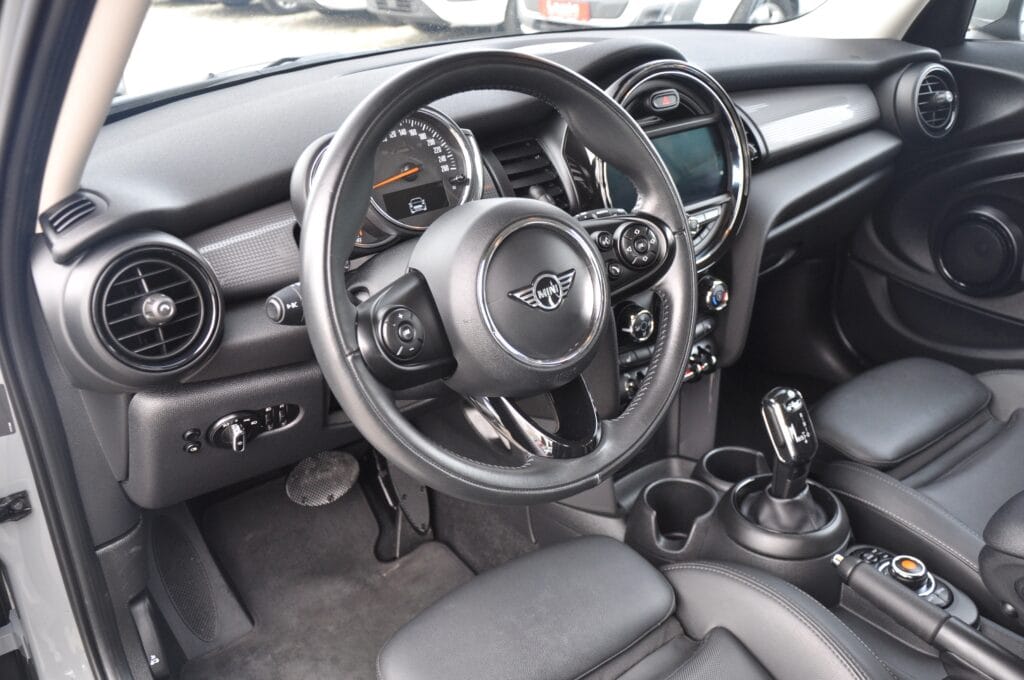 Mini Cooper Automatic 5 Locuri - 2020 - Levis Automobile