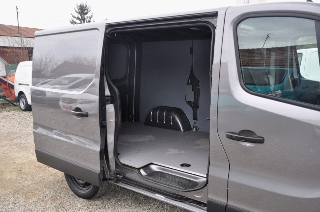 Renault Trafic Van 3 Locuri - 2019 - Levis Automobile