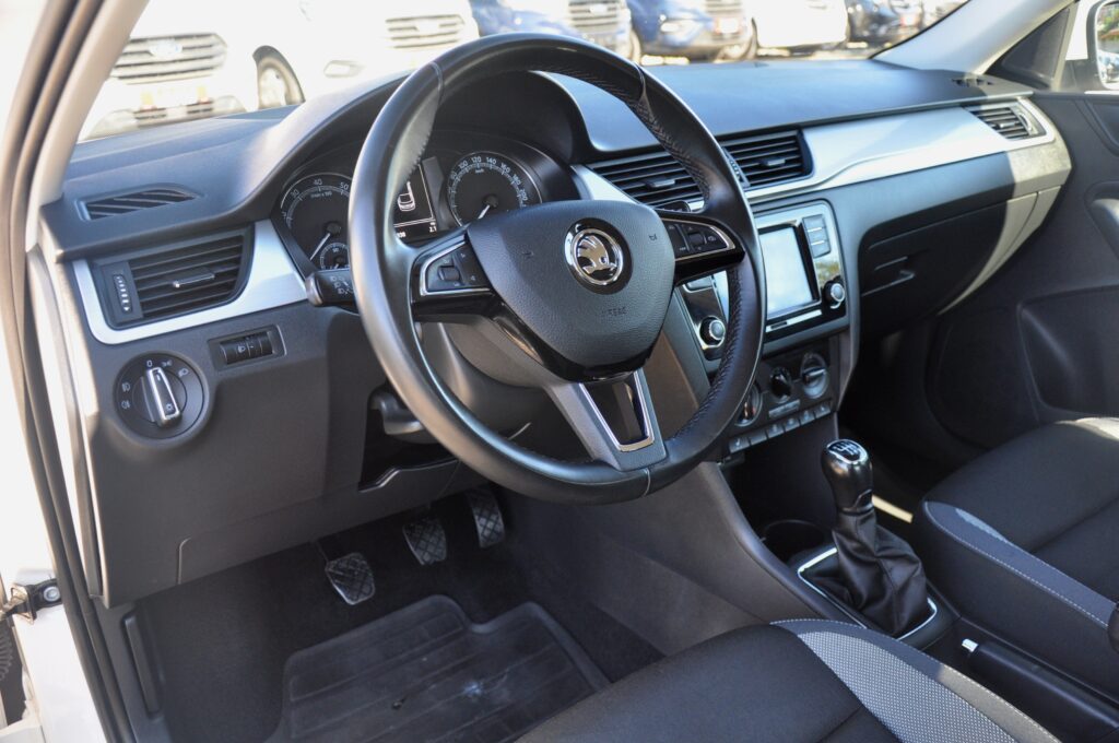 Skoda Rapid Hatchback - 2019 - Levis Automobile