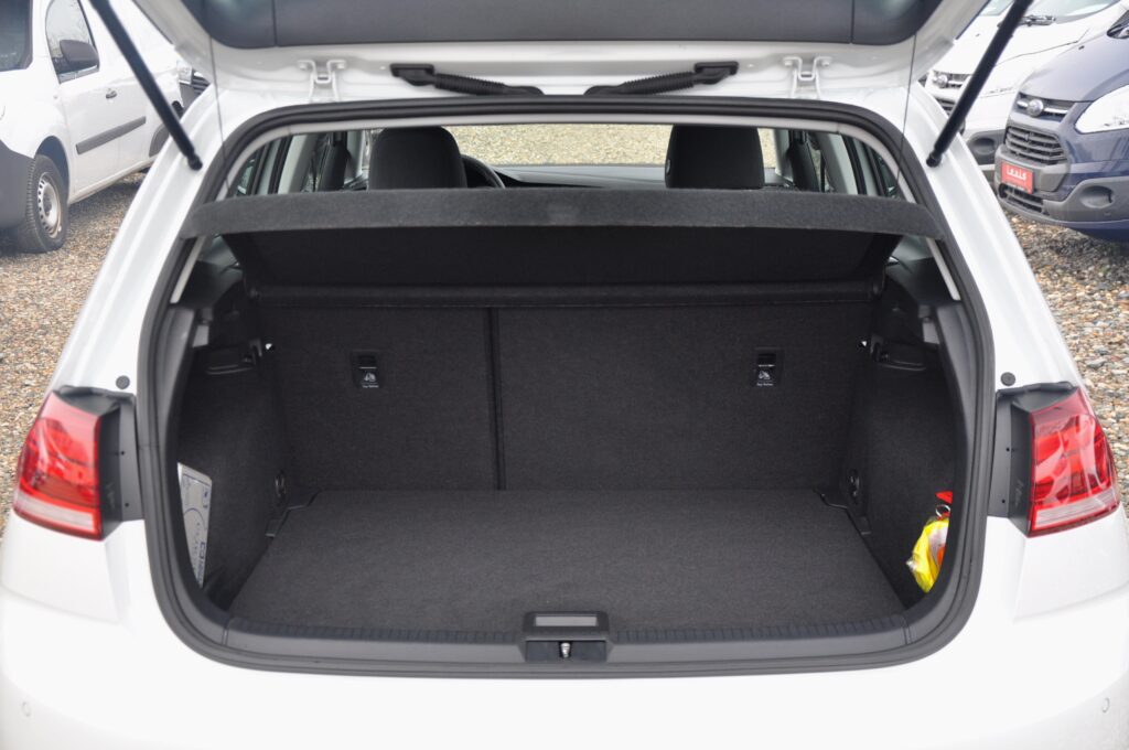 Volkswagen Golf 7 Hatchback - 2019 - Levis Automobile