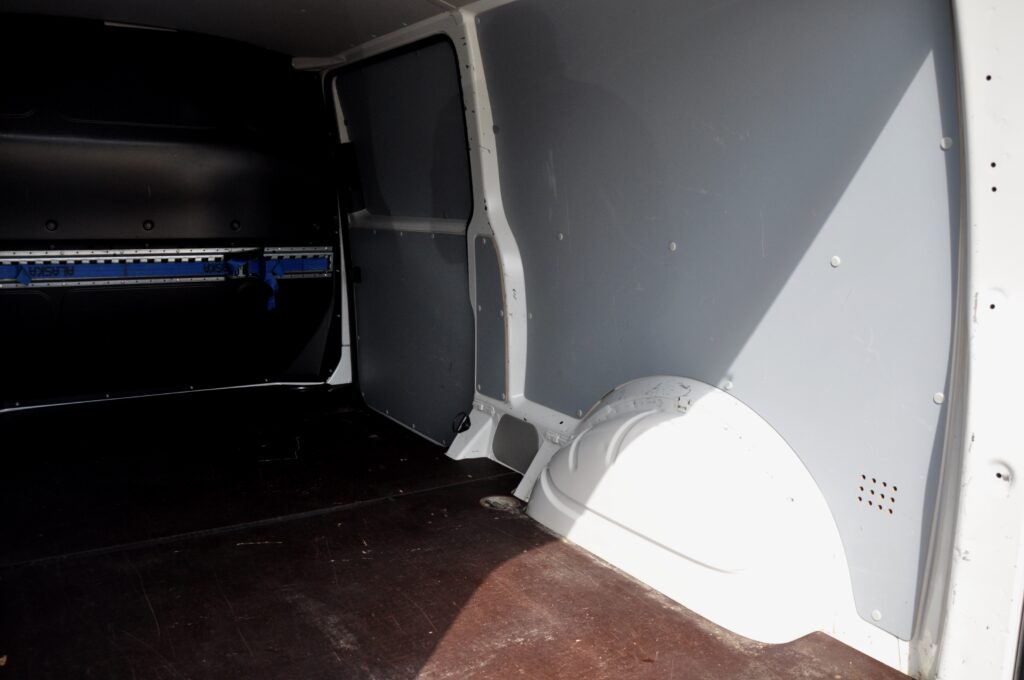 Volkswagen Transporter T6 L2H1 Furgon - 2019 - Levis Automobile