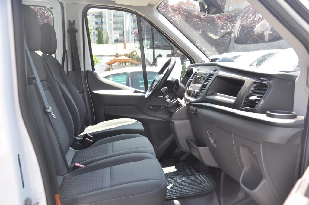 Ford Transit L4 Doka 7 Locuri - 2023 - Levis Automobile