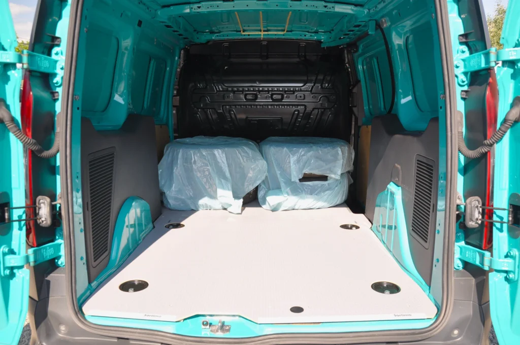 Ford Transit Connect L2H1 Furgon - 2017 - Levis Automobile