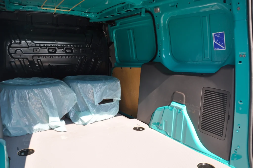 Ford Transit Connect L2H1 Furgon - 2017 - Levis Automobile