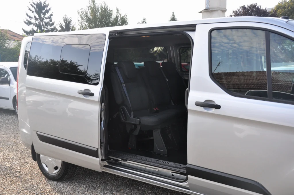 Ford Transit Custom L2H1 9 Locuri - 2019 - Levis Automobile